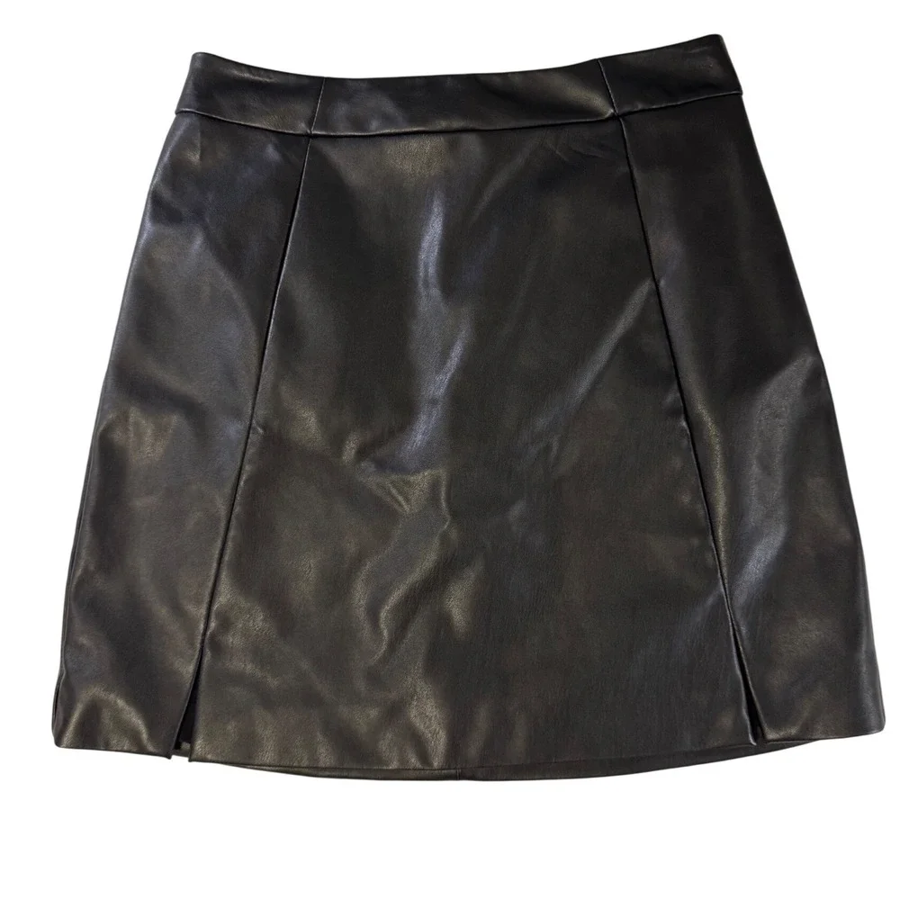 Banana Republic Factory Black Vegan Leather Mini Skirt Size‎ 4 Slit Detail